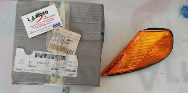 FRECCIA ANTERIORE SINISTRA PIAGGIO HEXAGON 125 /150 ANNI 1998/2005 COD. 498457