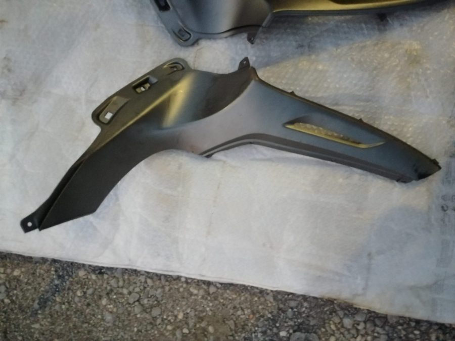 SCUDO LATERALE COPERTURA SINISTRA BEVERLY 125-300-3350 GRIGIO