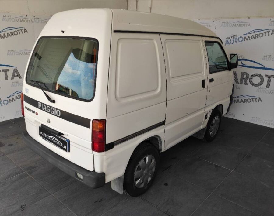 6813187Z01000 VETRO AZZURRINO POSTERIORE  PORTER ORIGINALE PIAGGIO - immagine 2