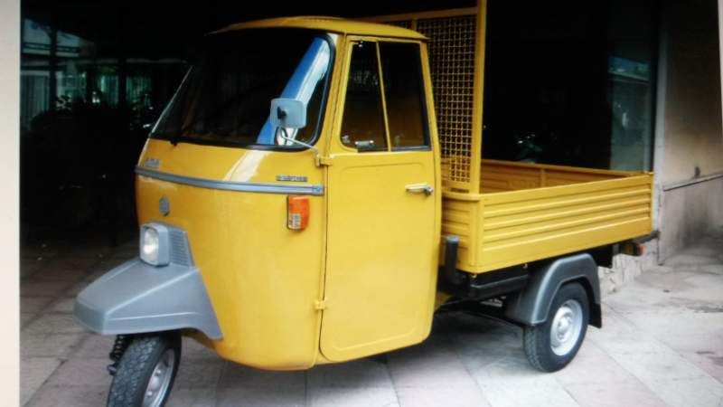 SEDILE BIANCO CON BORDINI ROSSI IN PELLE PER PIAGGIO APE MP 500, 501, 600 , 601 - immagine 4