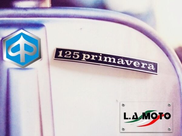 TARGHETTA SCRITTA STEMMA POSTERIORE  VESPA 125 PRIMAVERA