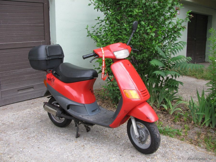 PORTATARGA NERO SENZA BORDO PER SCOOTER/VESPA ORIGINALE PIAGGIO 584884 - immagine 3