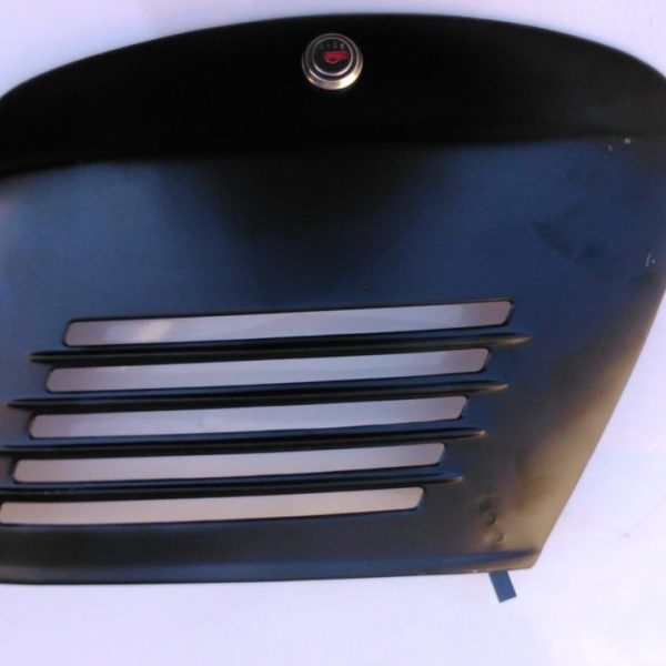 SCOCCHINO SPORTELLO COFANO MOTORE PER VESPA 50 90